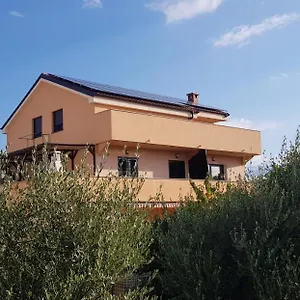 Zem, Krk Apartman